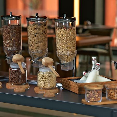 Doubletree By Hilton Ben Guerir Hotel & Residences Benguerir Екстериор снимка