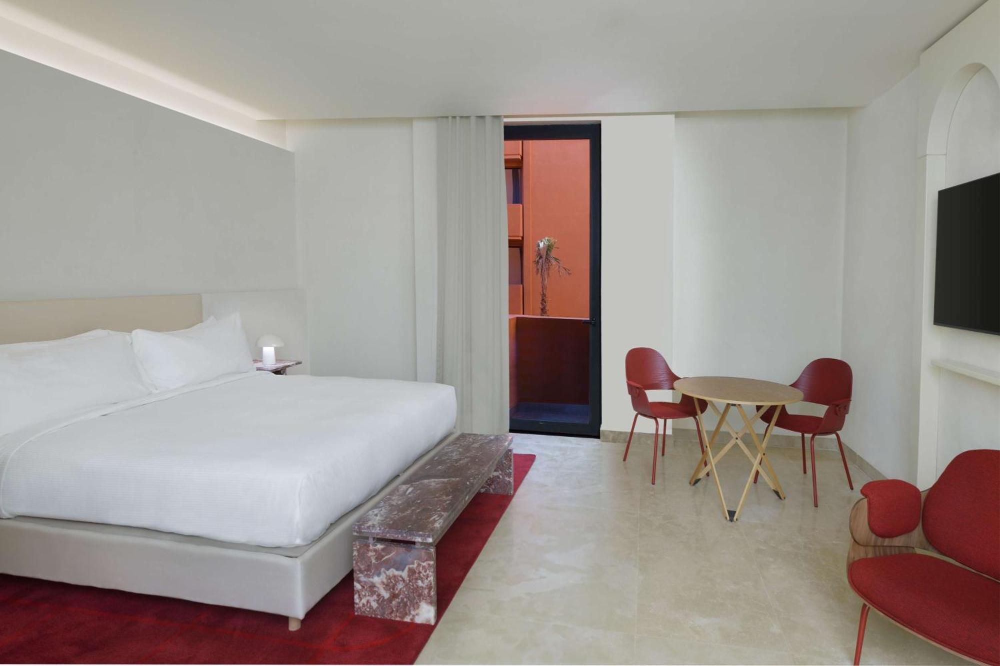 Doubletree By Hilton Ben Guerir Hotel & Residences Benguerir Екстериор снимка