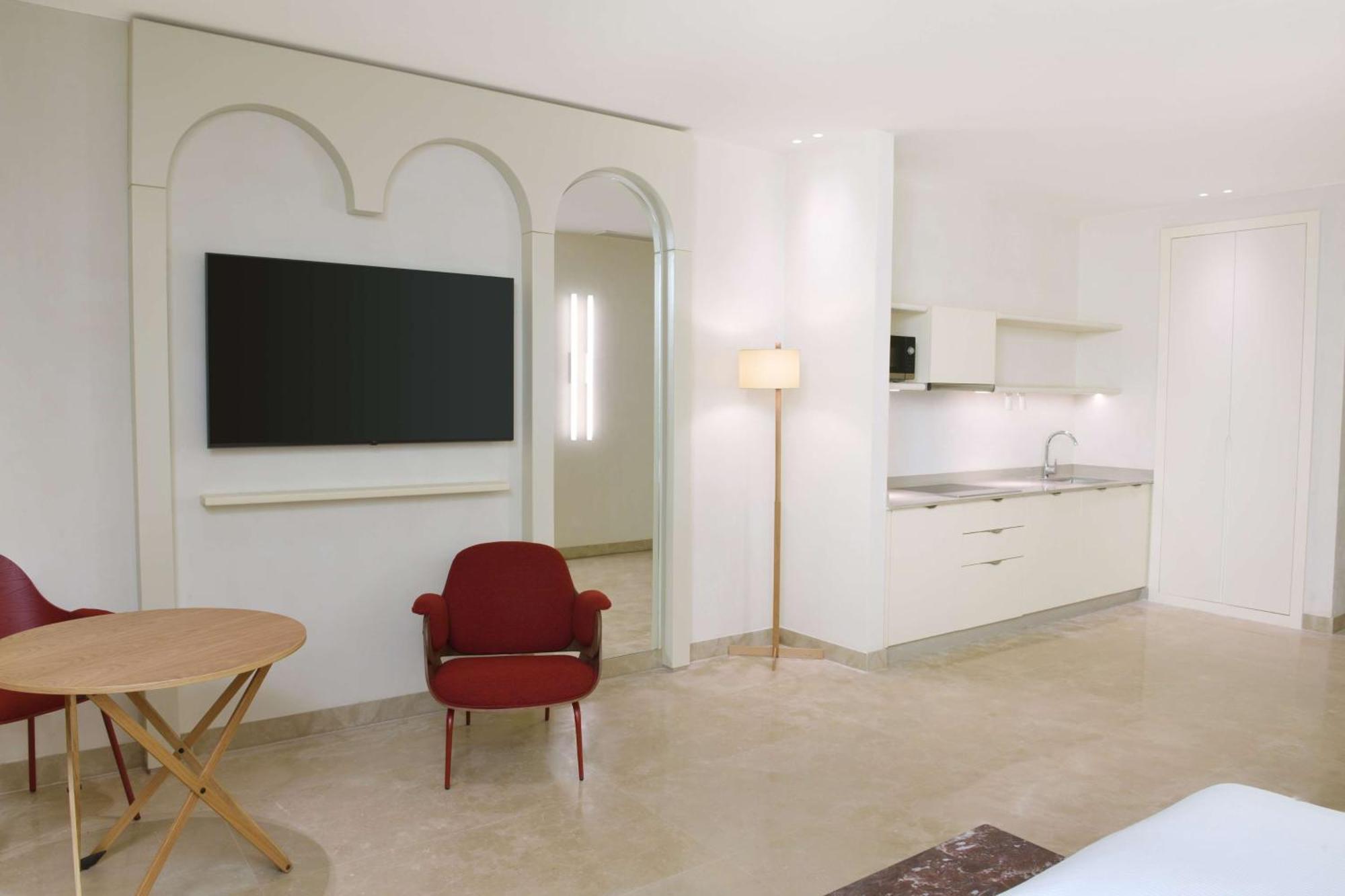 Doubletree By Hilton Ben Guerir Hotel & Residences Benguerir Екстериор снимка