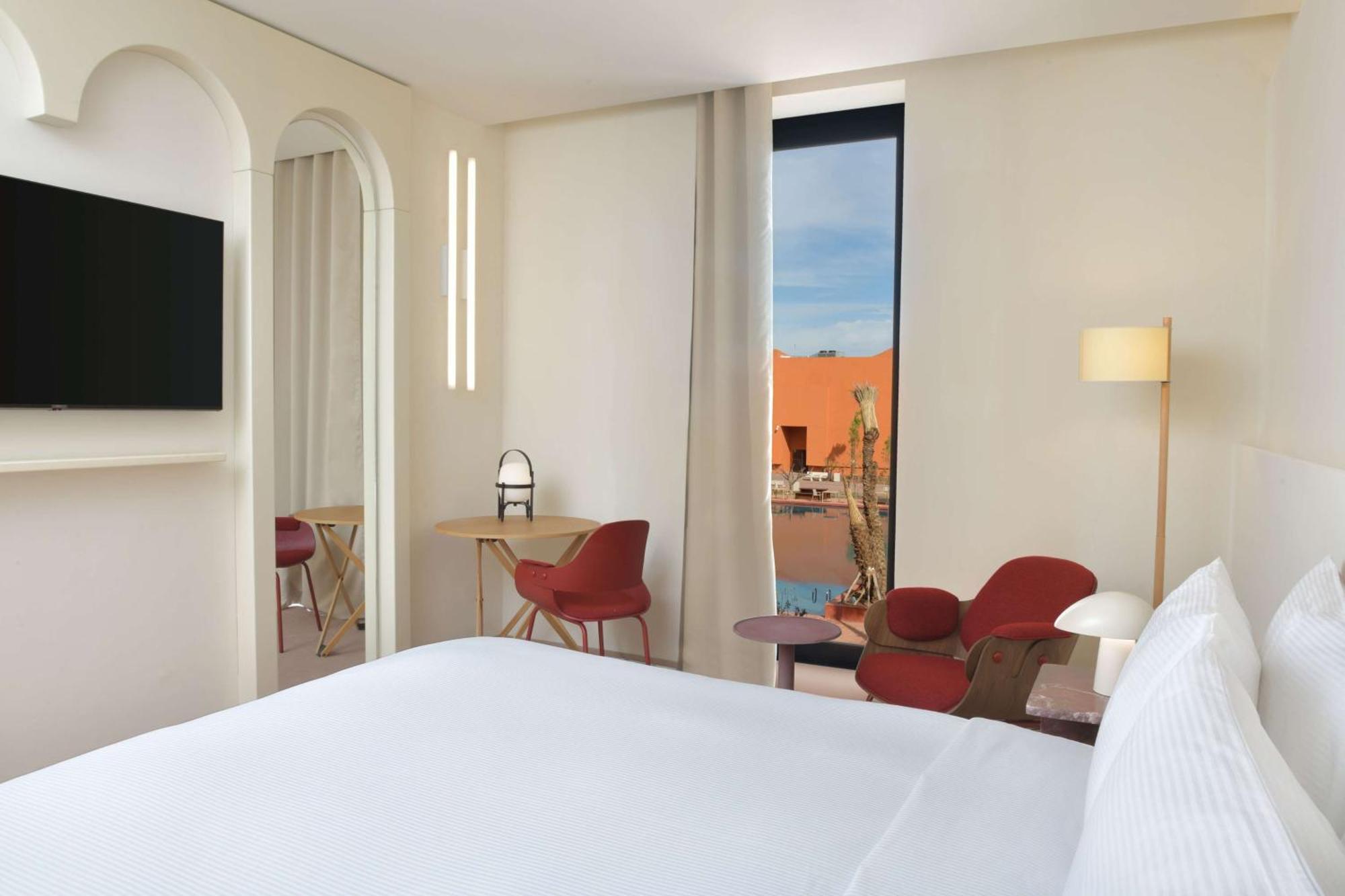 Doubletree By Hilton Ben Guerir Hotel & Residences Benguerir Екстериор снимка
