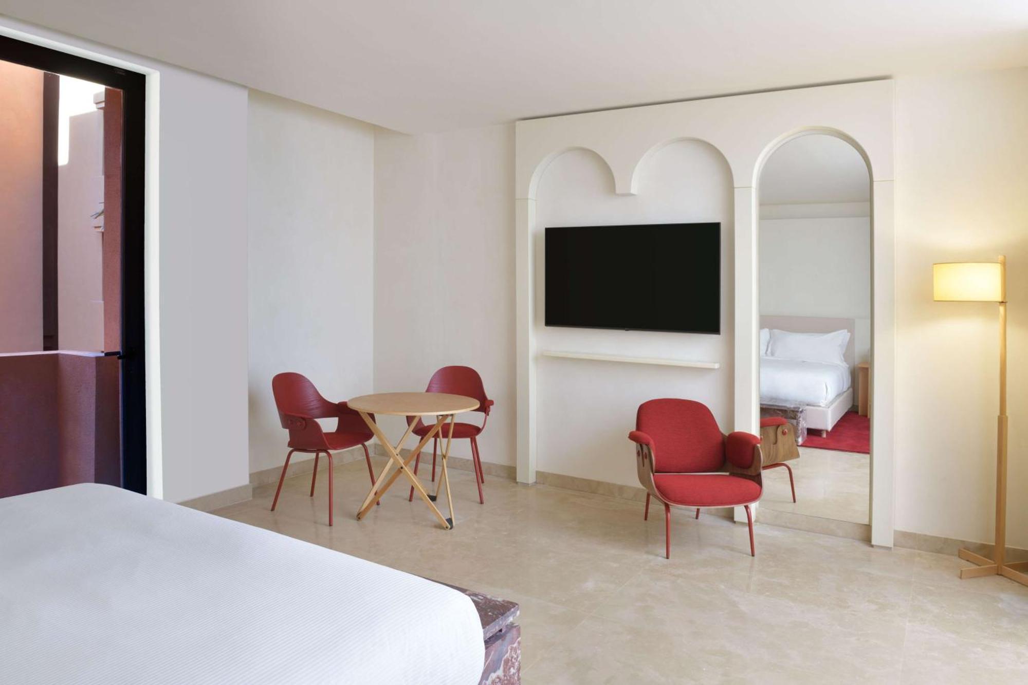Doubletree By Hilton Ben Guerir Hotel & Residences Benguerir Екстериор снимка