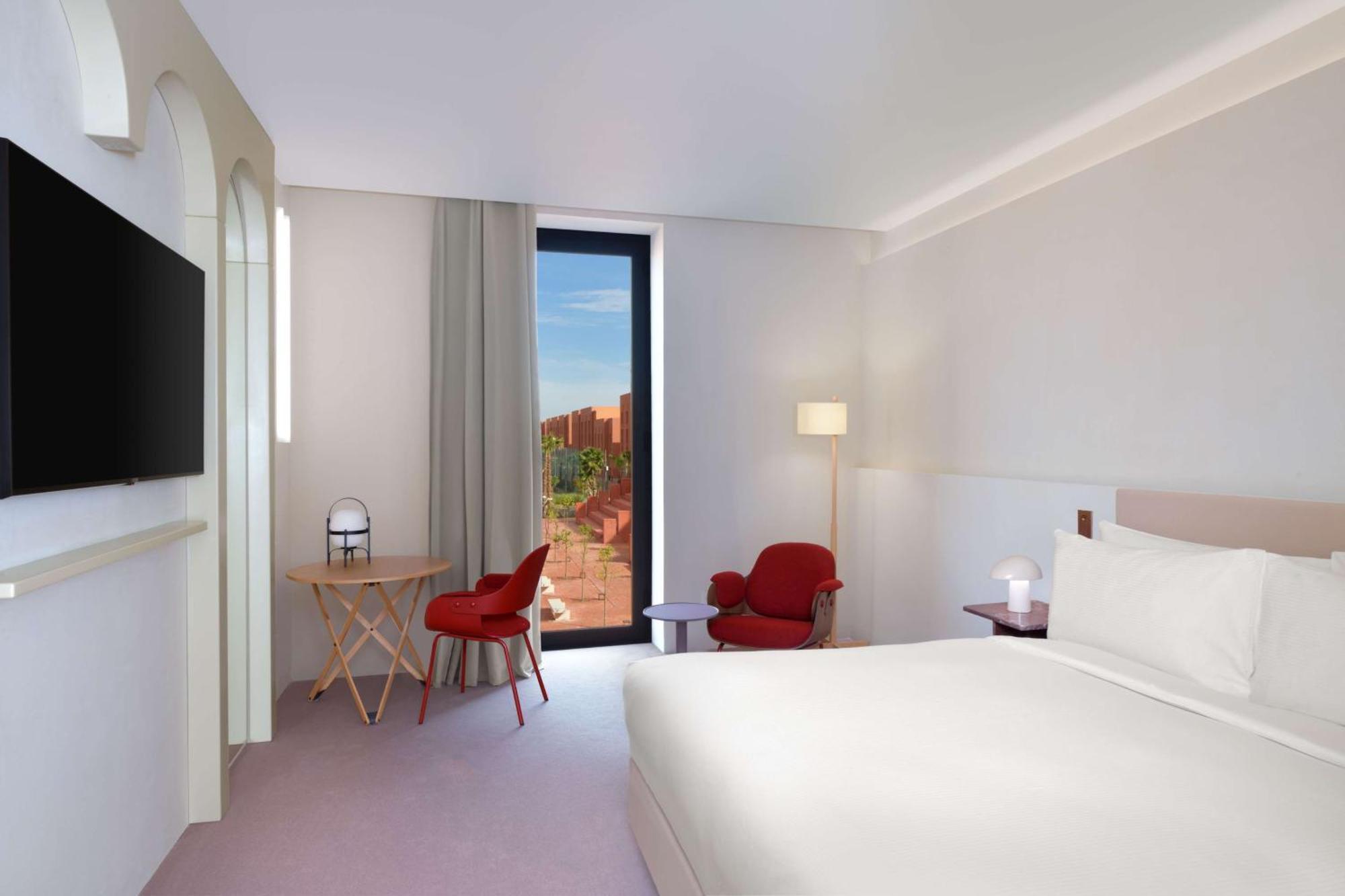Doubletree By Hilton Ben Guerir Hotel & Residences Benguerir Екстериор снимка