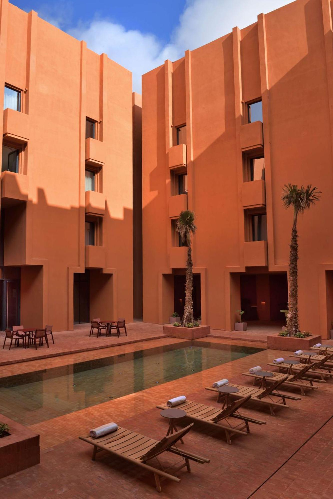 Doubletree By Hilton Ben Guerir Hotel & Residences Benguerir Екстериор снимка