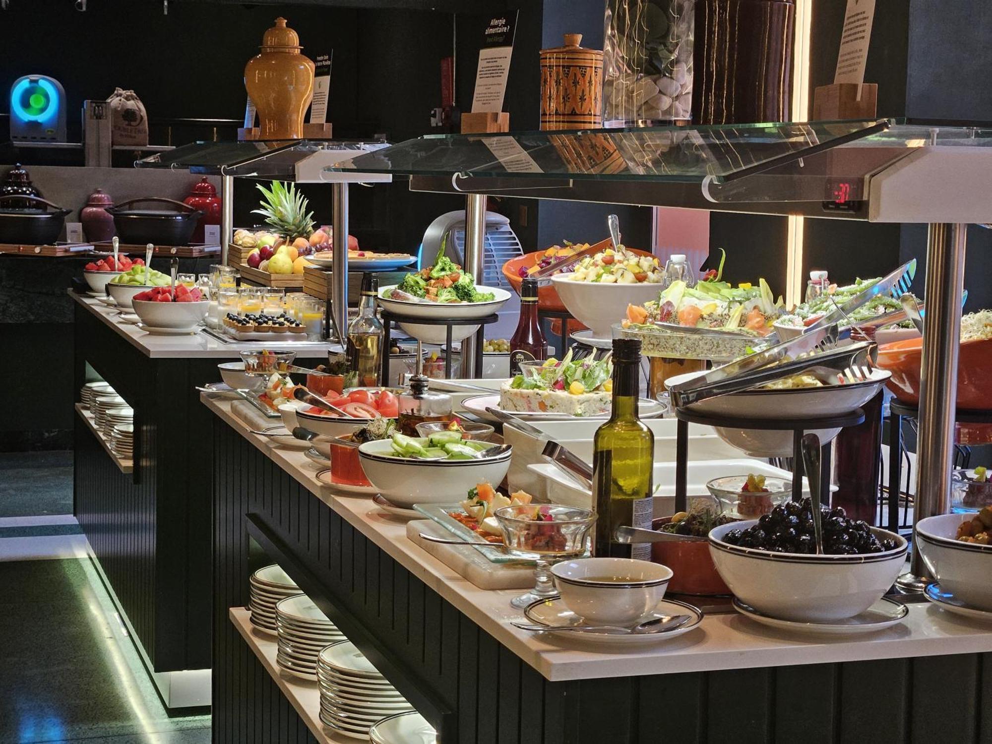 Doubletree By Hilton Ben Guerir Hotel & Residences Benguerir Екстериор снимка